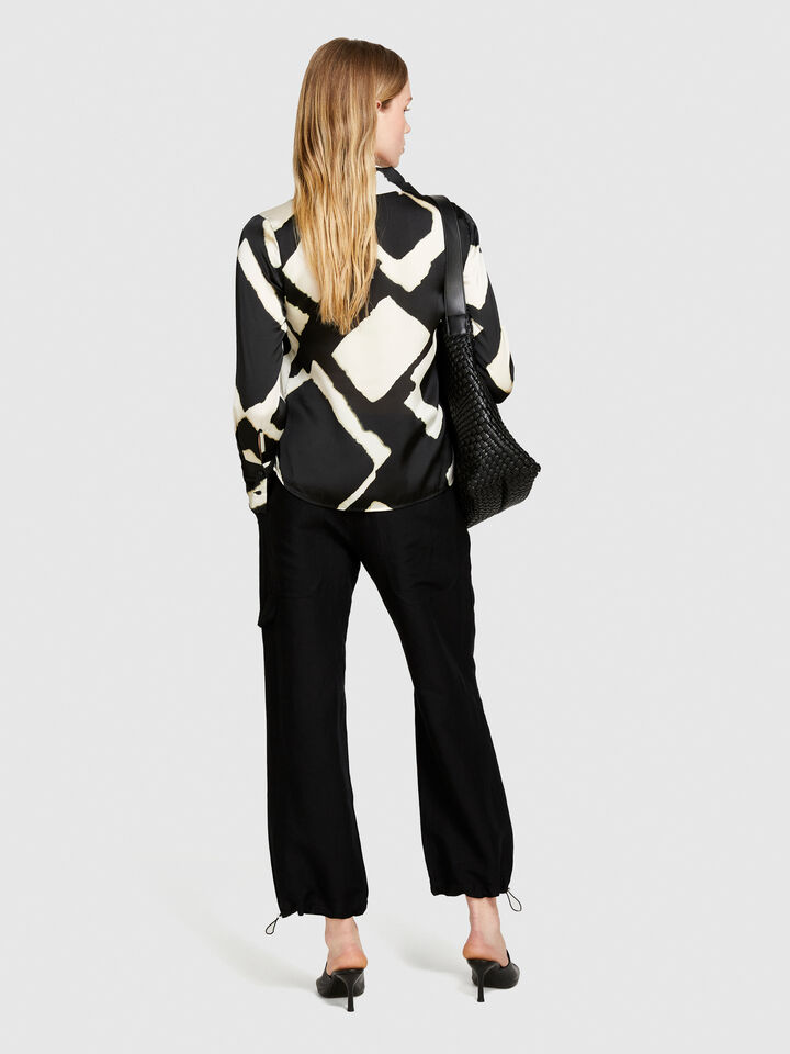 Linen blend cargo trousers - women's carrot fit trousers - Black | Sisley image number 3